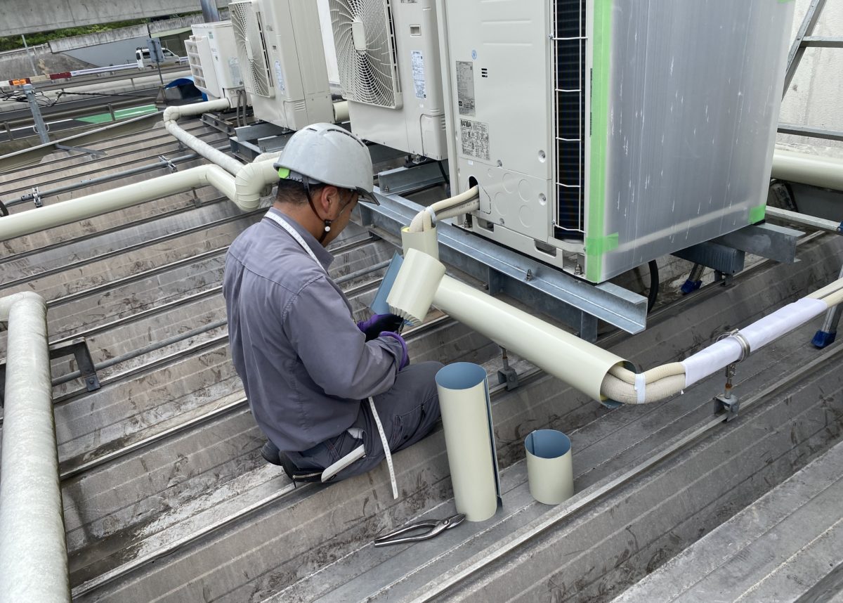 冷媒配管のラッキング施工の様子を公開します